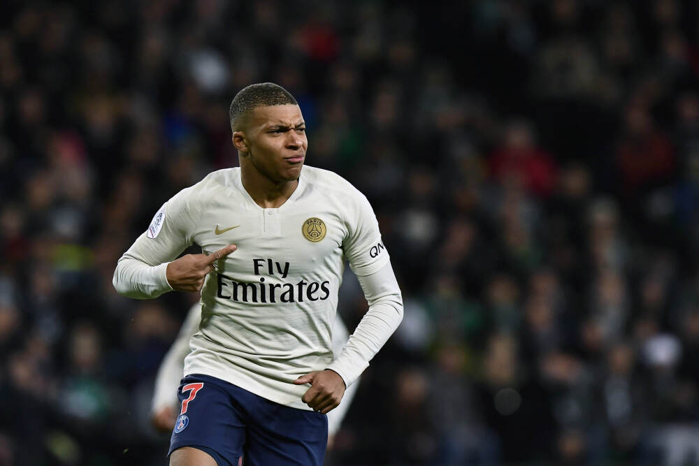 狂购30多处房产，她是咋“借”到钱的（不断提高反腐败穿透力）